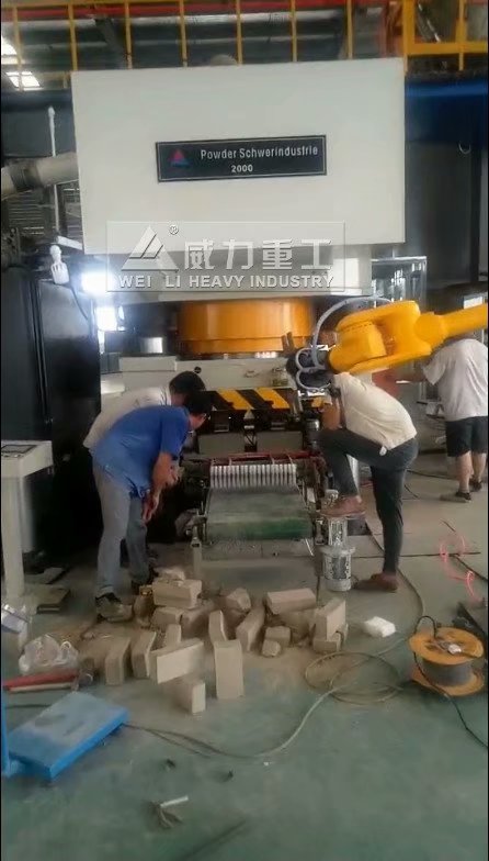 自動(dòng)化成型液壓機(jī)（1000噸液壓機(jī)）