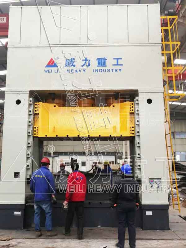 2800噸LFT衛(wèi)浴柜門板熱塑成型液壓機(jī)