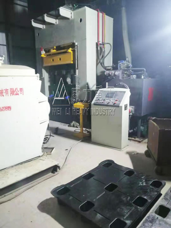 1000噸框架式塑料托盤(pán)液壓機(jī)